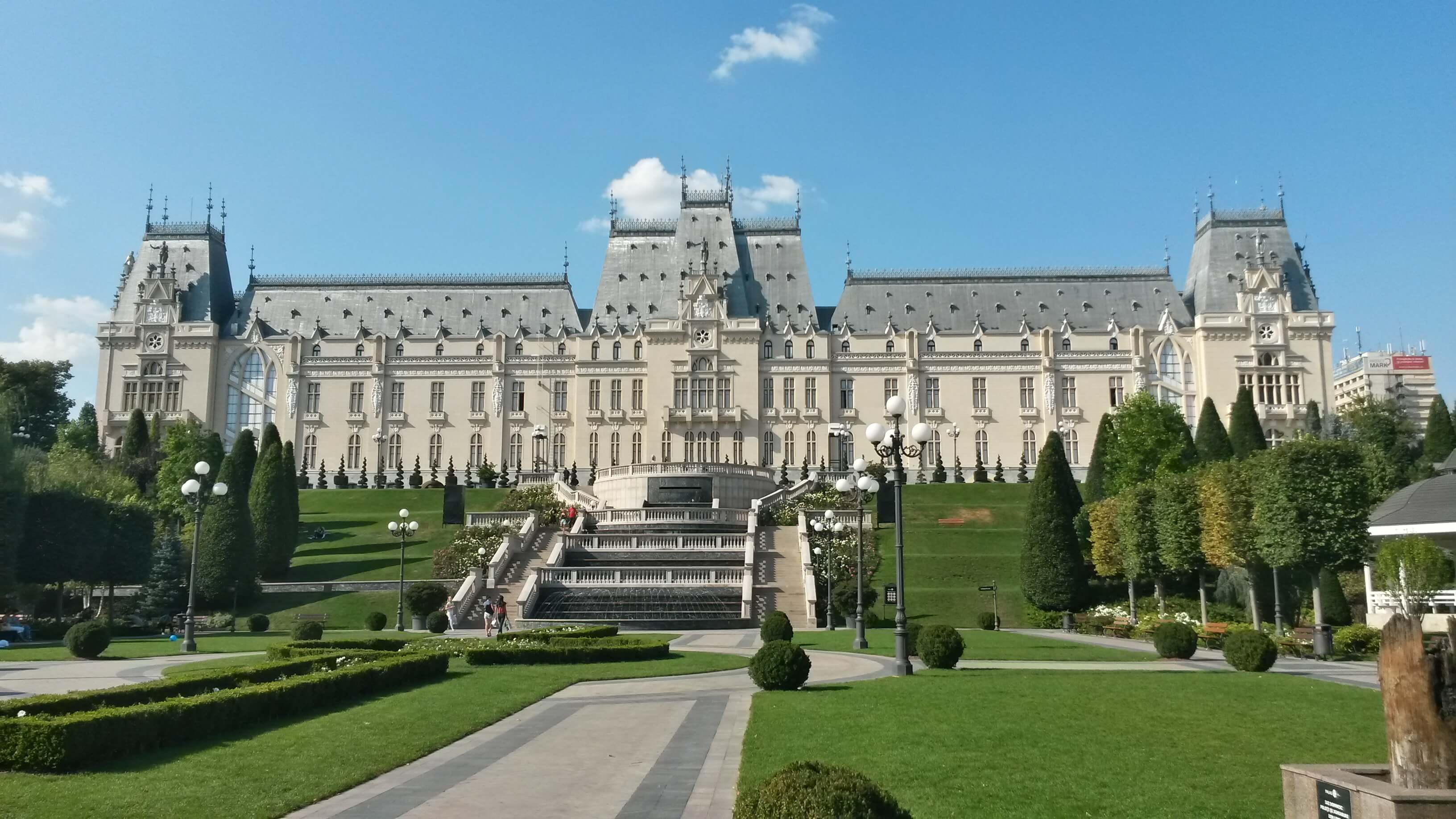 Palatul_Culturii_văzut_din_Grădina_Publică_Palas